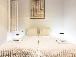 3 slaapkamers, een strijkplank/strijkijzer, internet, beddengoed