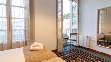 3 slaapkamers, een strijkplank/strijkijzer, internet, beddengoed