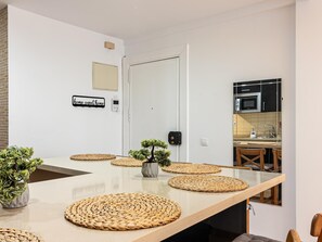 Kylskåp, mikrovågsugn, ugn och diskmaskin