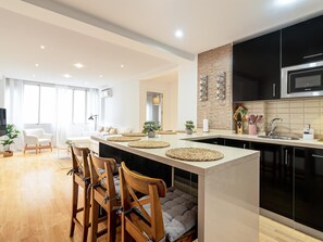 Fridge, microwave, oven, dishwasher - Soho Modern 2BR MalagaCenterFlat (Málaga)