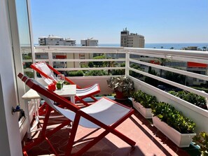 Outdoor dining - Cosy apartment for 4 people with A/C, WIFI, TV and terrace (Torremolinos)