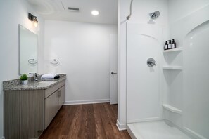 Hair dryer, towels, soap, shampoo - Tranquil Studio Haven with Private Balcony! 
 (Birmingham)