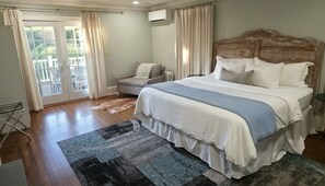 4 bedrooms, desk, iron/ironing board, free WiFi - Middletown Bungalow w/Hot Tub and Private Yard - RIBryan Properties (Middletown)