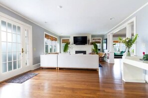 Smart TV, fireplace, computer monitors