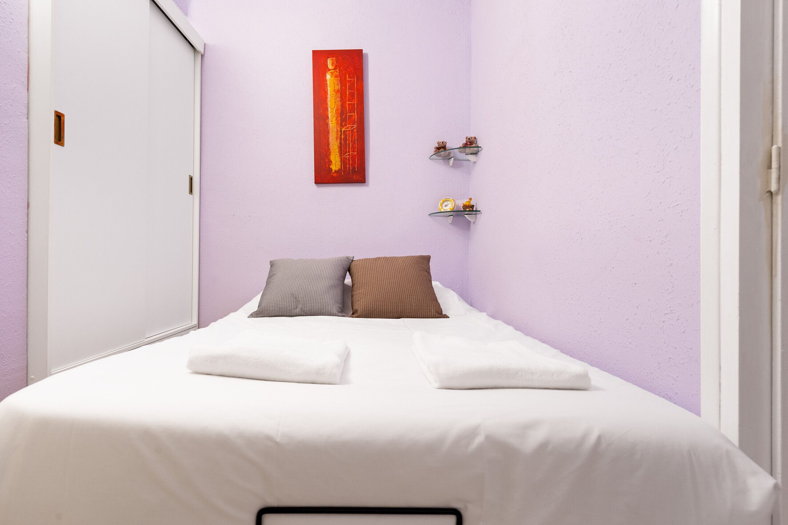 Een strijkplank/strijkijzer, gratis wifi, beddengoed