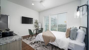 1 bedroom, desk, iron/ironing board, free WiFi