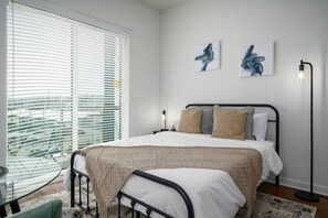 1 bedroom, desk, iron/ironing board, free WiFi - Modern Studio Getaway w/Private Balcony 
 (Birmingham)