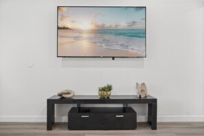 Interior - Redondo Retreat, 1 Mile to the Beach, Games, Remodeled 3BD Home, Fire Pit, Patio (Long Beach)