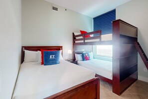 3 bedrooms, internet, bed sheets