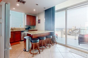 Fridge, microwave, oven, stovetop - Beach-view 14th-floor condo with pool, tennis, hot tub, BBQ, gym, game room, W/D (South Padre Island)