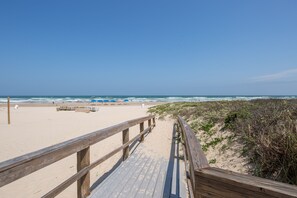 On the beach - Beach-view 14th-floor condo with pool, tennis, hot tub, BBQ, gym, game room, W/D (South Padre Island)