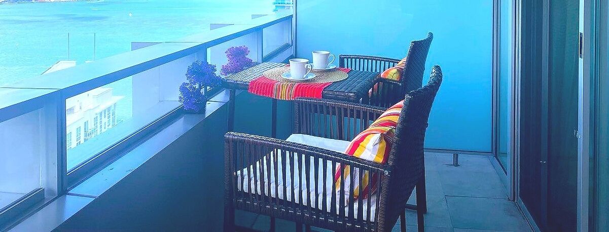 Cozy High-Floor apt in Downtown with FREE PARKING/POOL/GYM