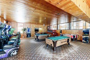 Game room - Snowbird-friendly home with heated pool, sauna, game room, tennis, BBQ, W/D (Bartlett)