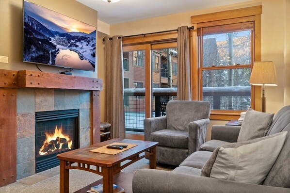 TV, fireplace