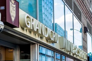 Exterior detail - Trendy Midtown West 2BR w/ Gym & W/D, nr Museum & Park, by Blueground (Midtown)