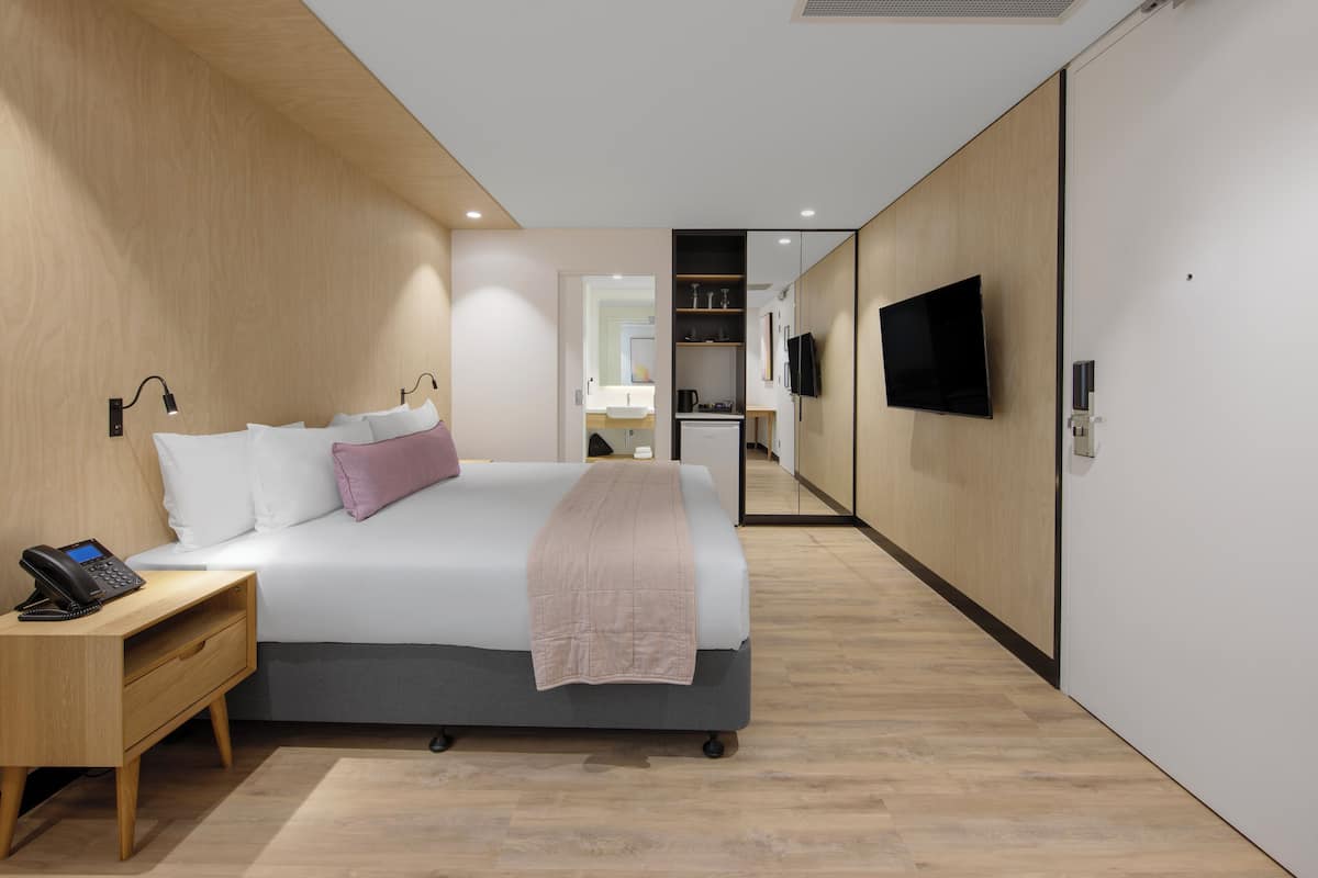 Habitación doble superior, 1 cama King size, para no fumadores | 1 habitación, caja de seguridad en la habitación y escritorio