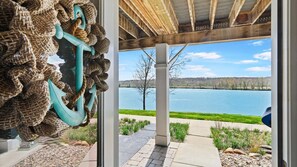 Interior - 2 bedroom, river view (Ottawa)