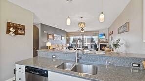 Interior - 2 bedroom, river view (Ottawa)