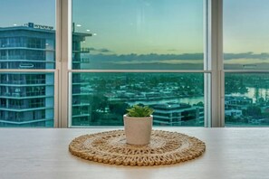 Interior - Sophia's Place in Surfers - With Stunning Views (Surfers Paradise)