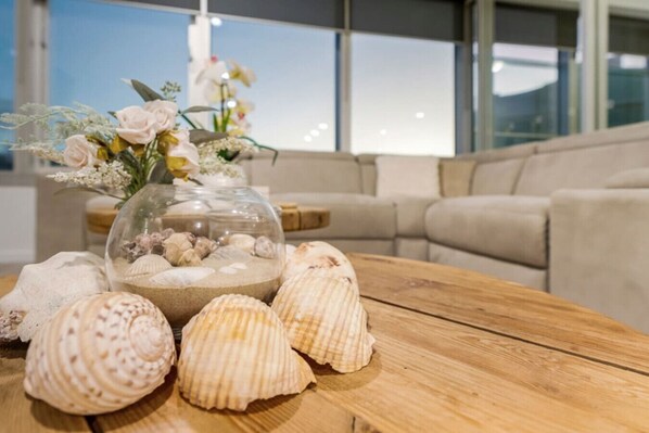 Interior - Sophia's Place in Surfers - With Stunning Views (Surfers Paradise)