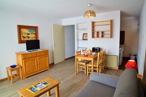 TV - Studio 4 ppl, balcony, near the ski station (Les Deux Alpes)