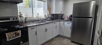 Basement. Great Location. 1 min away from the freeway.  5 mins from the downtown
