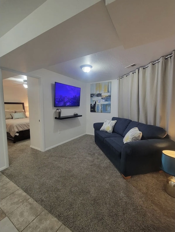 Smart TV - Basement. Great Location. 1 min away from the freeway. 5 mins from the downtown (Salt Lake City)