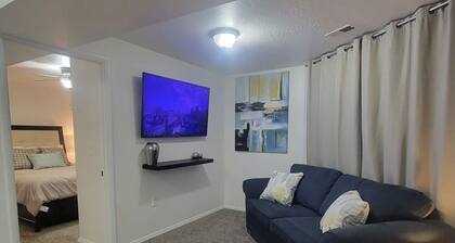 Basement. Great Location. 1 min away from the freeway. 5 mins from the downtown