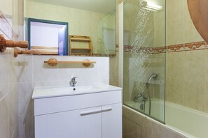 Unclassified image, 2 of 8, button