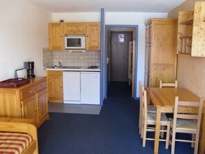 Unclassified image, 3 of 8, button