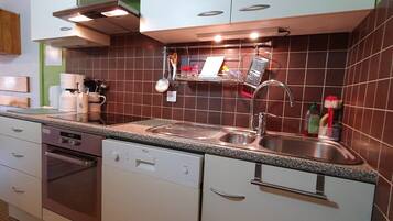 Fridge, microwave, oven, dishwasher