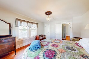 4 Schlafzimmer, BĂŒgeleisen/BĂŒgelbrett, Internetzugang, BettwĂ€sche