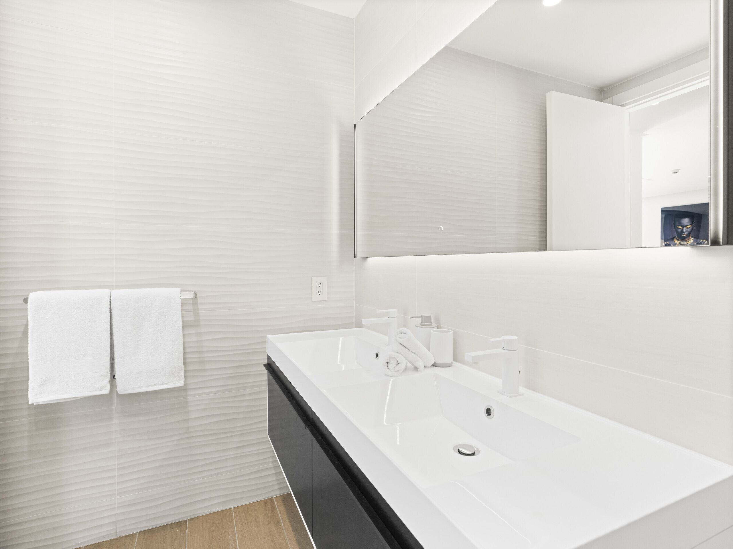 Dusj, hårføner og håndklær