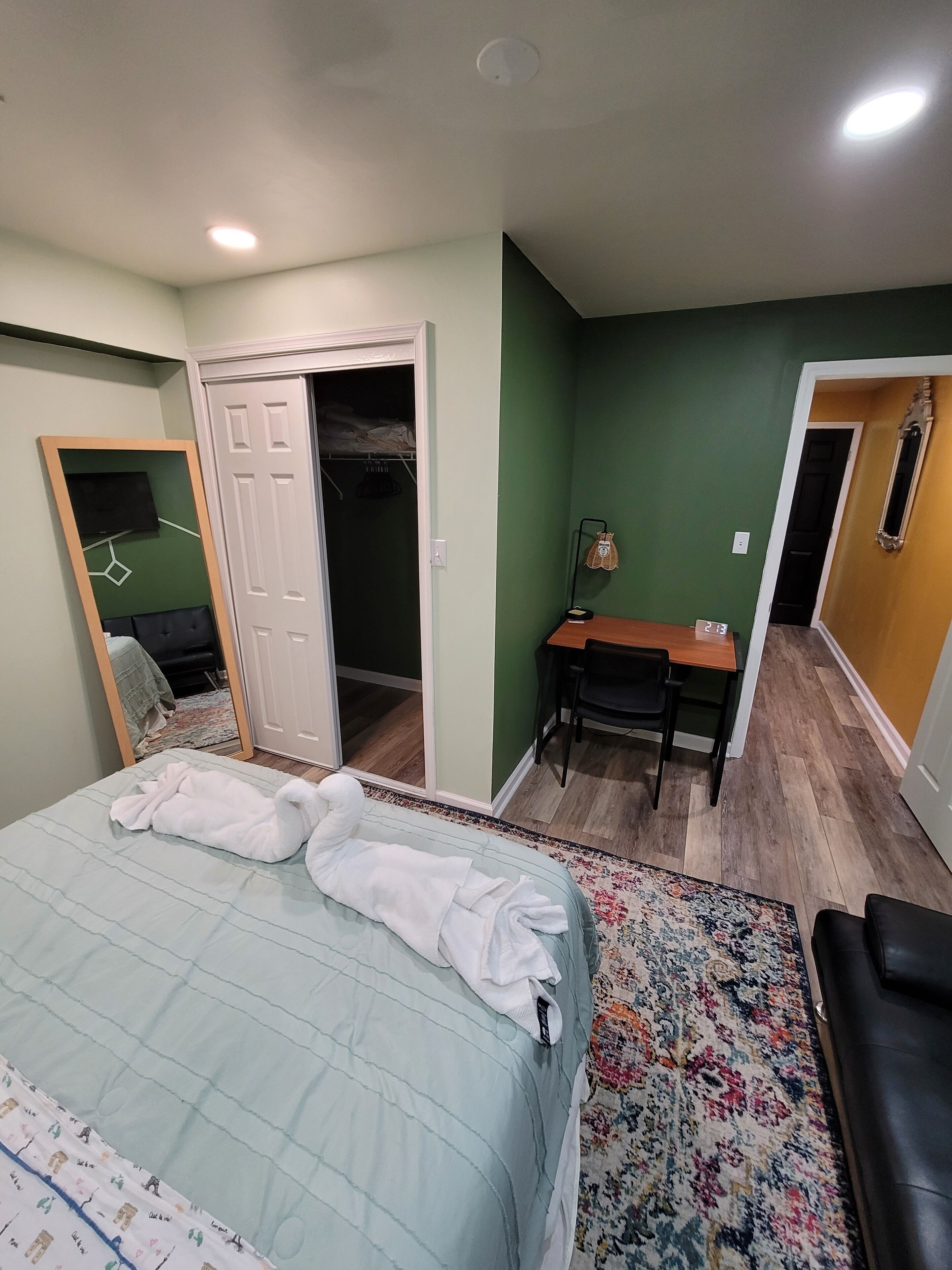 2 chambres, fer et planche à repasser, Wi-Fi gratuit, draps fournis