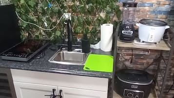 Fridge, microwave, stovetop, coffee/tea maker