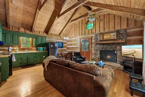 تلفزيون ذكي، مدفأة، كُتُب