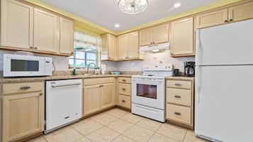 Fridge, microwave, dishwasher, coffee/tea maker