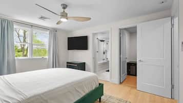 3 bedrooms, desk, iron/ironing board, free WiFi
