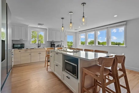 Fridge, microwave, oven, stovetop. Little Creek Retreat Private hot tub & yard - RIBryan Properties