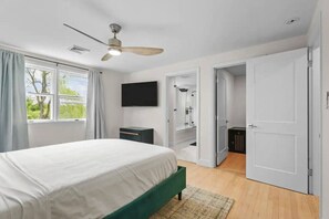 3 slaapkamers, een bureau, een strijkplank/strijkijzer, gratis wifi