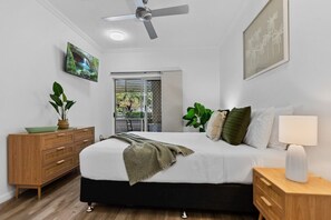 3 bedrooms, desk, iron/ironing board, travel cot