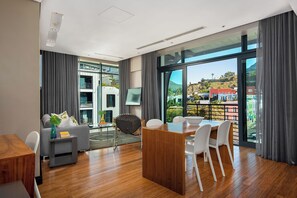Luxury Apartment | Living area - Neighbourgood Cape Quarter (Cape Town)