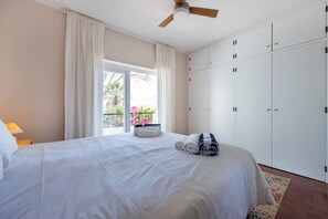 Iron/ironing board, free WiFi, bed sheets
