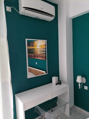 Dusj, hårføner, håndklær og såpe