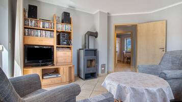 Fernseher, Kamin, DVD-Player, Stereoanlage