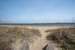 A sandy beach path leading to the sea with sparse vegetation. - Holiday Home "Haus Janni" with Private Garden & Wi-Fi (Kröslin / Freest)