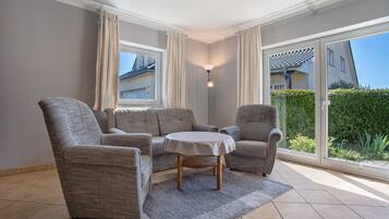 Fernseher, Kamin, DVD-Player, Stereoanlage