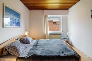 2 bedrooms, free WiFi, bed sheets - Apartment "Seefalkenstraße" with Private Garden & Wi-Fi (Norden-Norddeich)