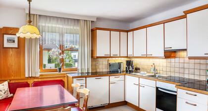 Casa de vacaciones 'Haus Sinning' con vistas a la montaña, terraza privada y jardín privado