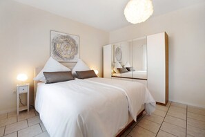 1 habitación, escritorio, wifi gratis y ropa de cama 